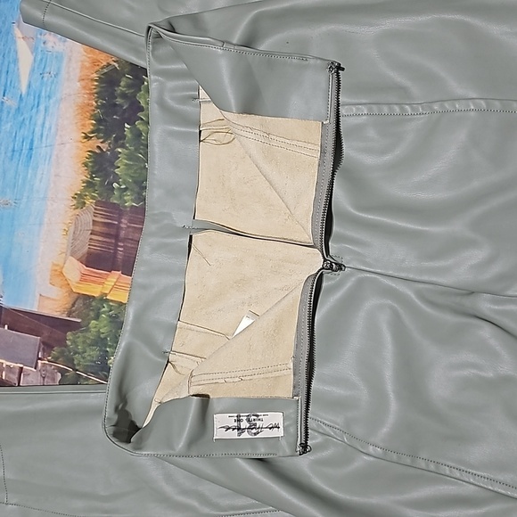 We The Free Faux Leather Green Flare Pants Size 31 - Picture 8 of 8